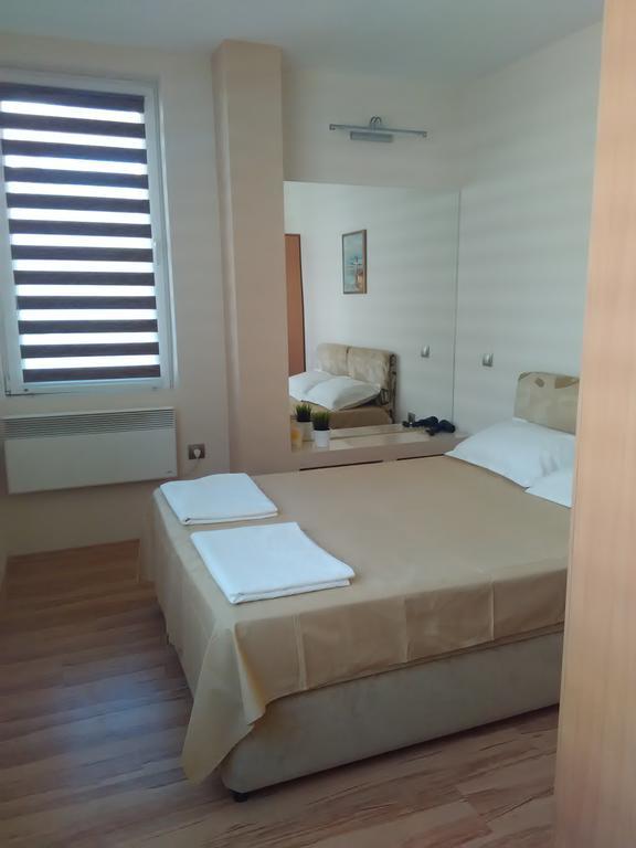 Geri Apartment Burgas Esterno foto