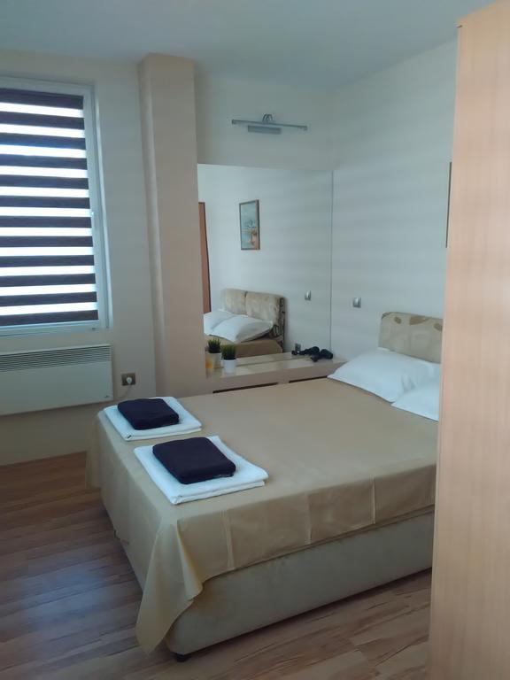 Geri Apartment Burgas Esterno foto